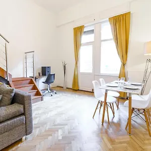 central-loft-style-flat-next-to-danube.inbudapesthotels.com/